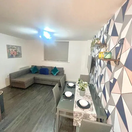 Birmingham City Centre- Long Stay, Homey 2 Bed Apartment- Contractors, Working Professionals, Families & Relocators Exterior photo