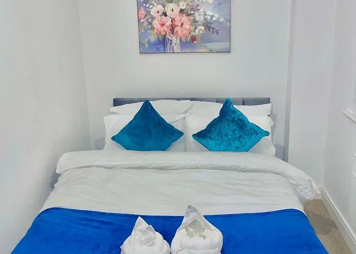 Birmingham City Centre- Long Stay, Homey 2 Bed Apartment- Contractors, Working Professionals, Families & Relocators